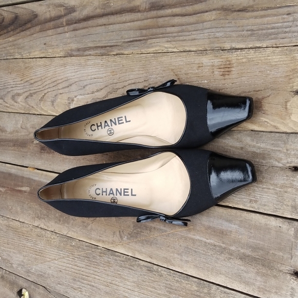 CHANEL HEELS 🥀 - Picture 2 of 14